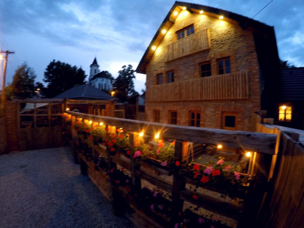 Liptov Lodge Lipótszentmiklós Kültér fotó